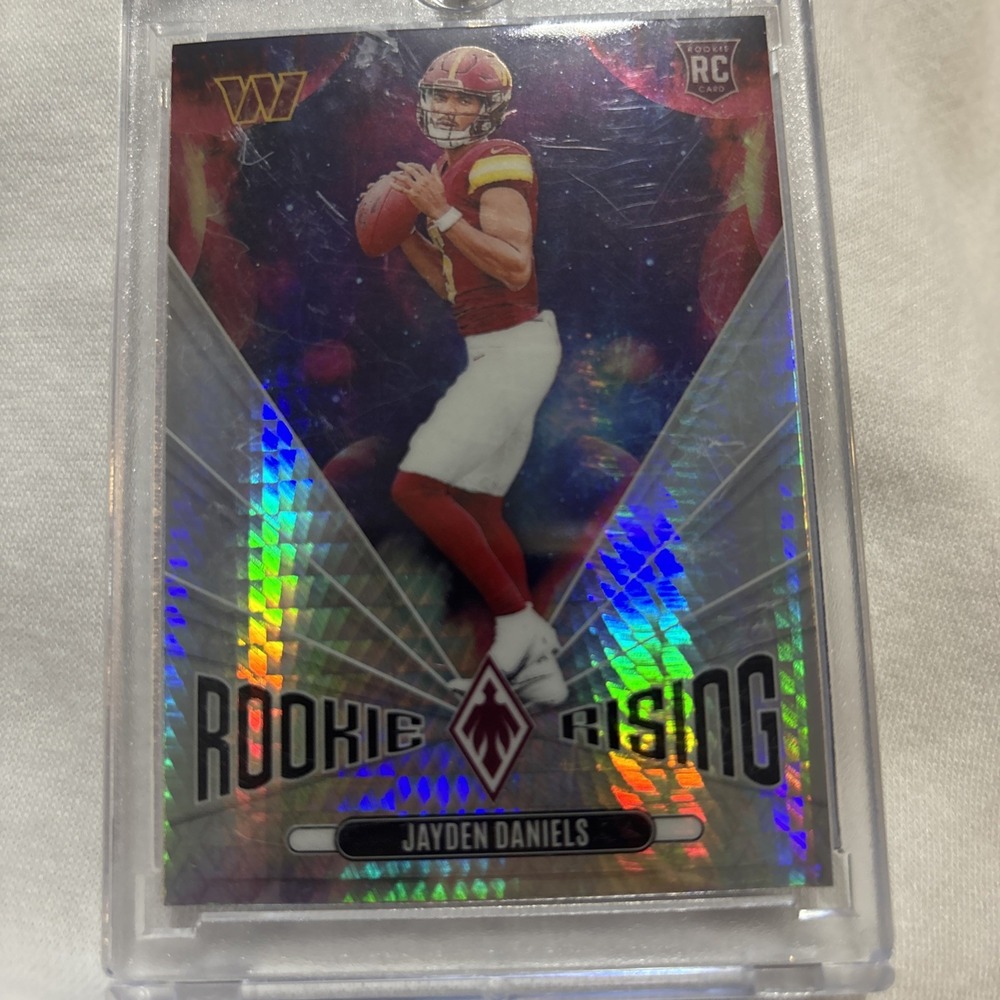2024 Panini Phoenix Jayden Daniels - Rookie Rising Wave Parallel‎ - Commanders